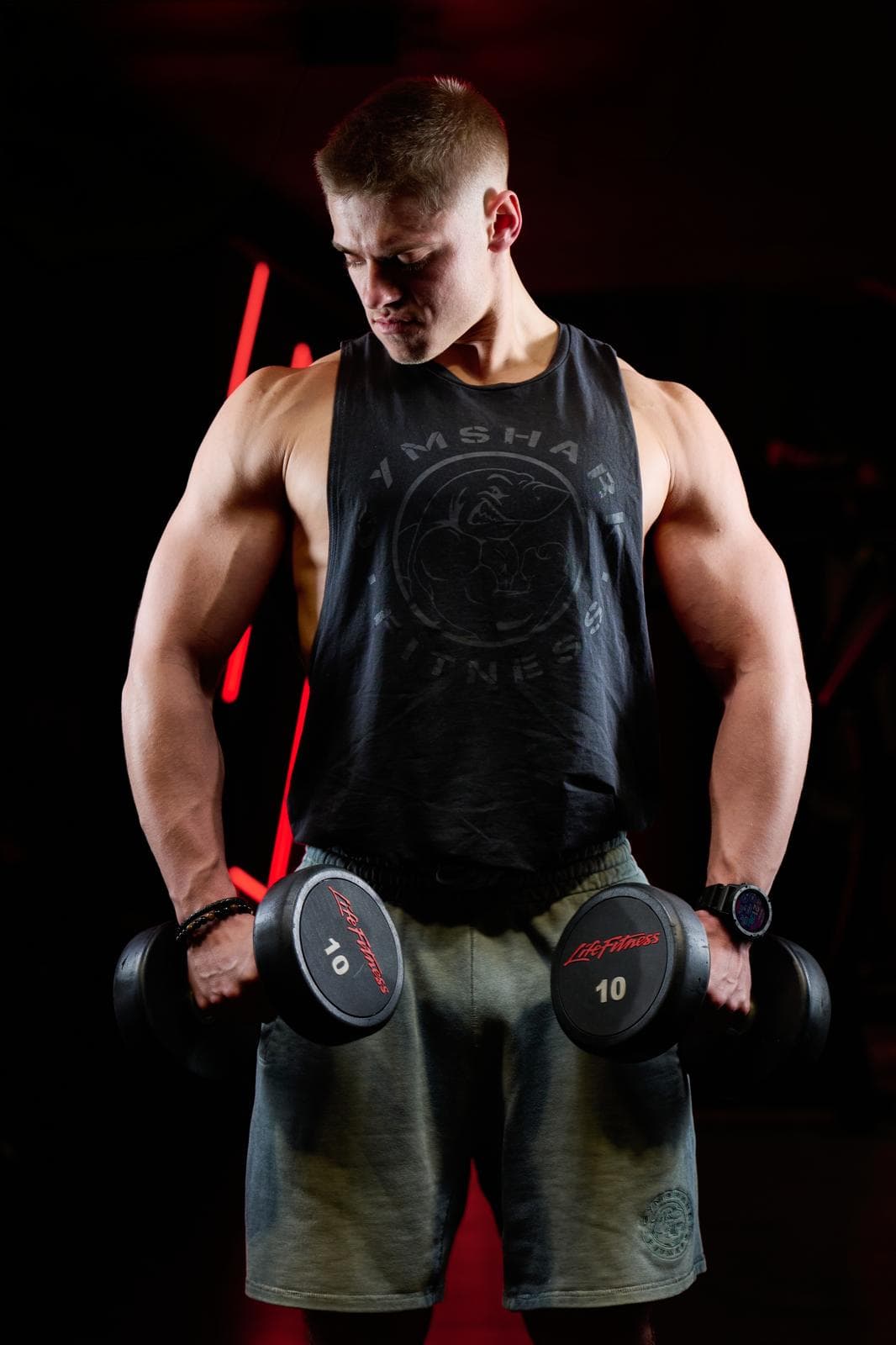 Ondřej Luczka trénuje klienta v posilovně Element Gym Olomouc